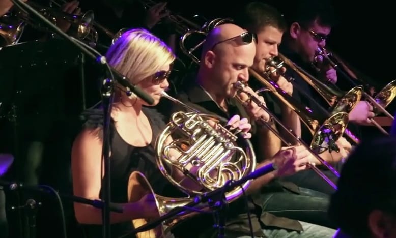 Húsz zenészből álló big band lép fel az A38 hajón