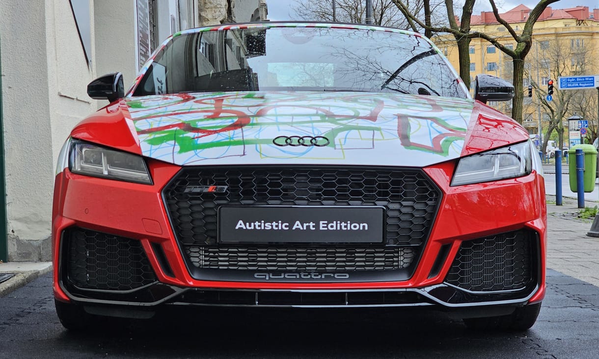 Megnéztük a különleges utolsó győri Audi TT RS Roadstert, amellyel autistákat támogatnak