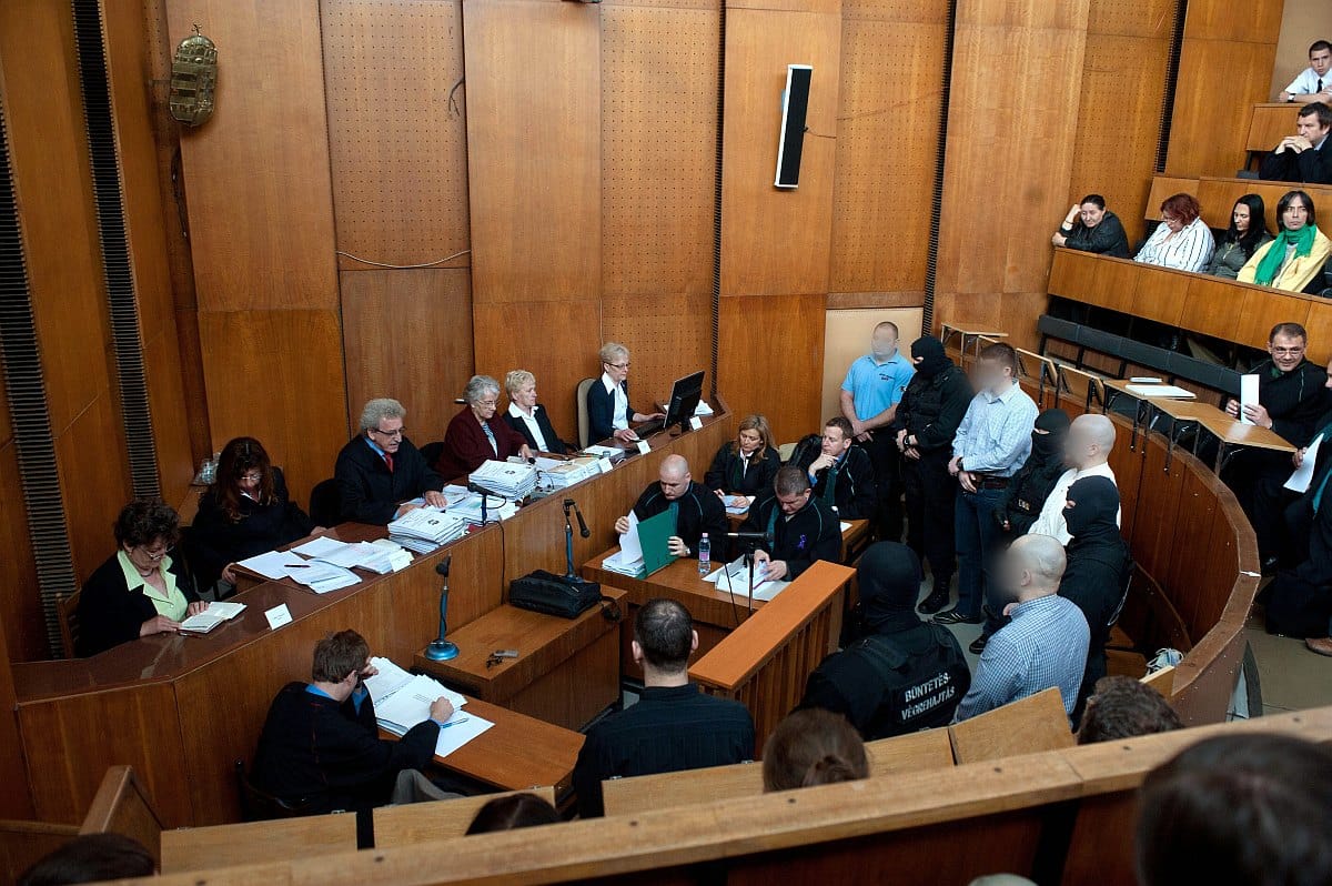 Romagyilkosságok: a harmadrendű vádlott családtagjai megtagadták a vallomástételt