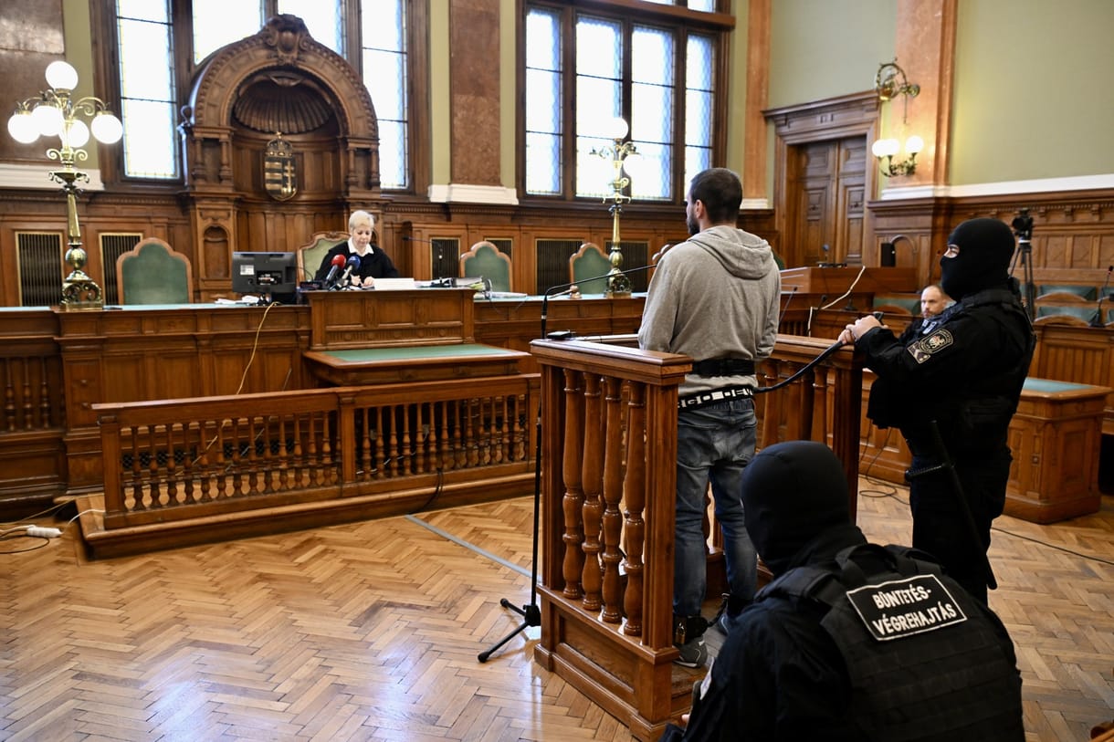 „Nem én döftem bele a kést, ő fordult bele!” – kényszergyógykezelés alatt marad az újbudai rendőrgyilkos