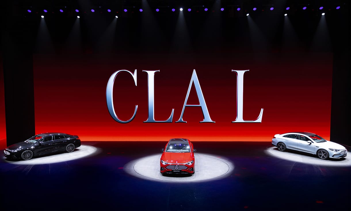 A hatalmas hatótávú nyújtott Mercedes CLA hosszabb lett a C-osztálynál