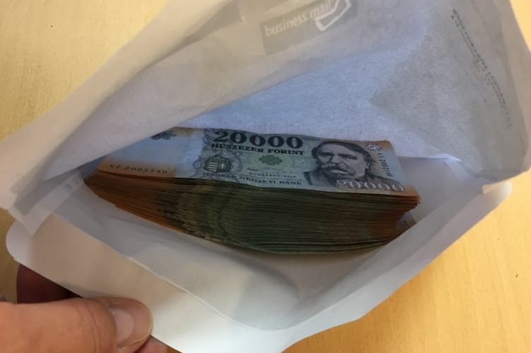 Kétmillió forintot adott át a rendőrségnek a becsületes megtaláló