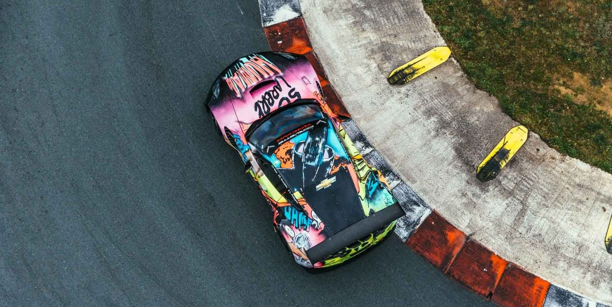 Önt is bosszantaná, ha összegraffitiznék az autóját? Akkor ezt nézze meg