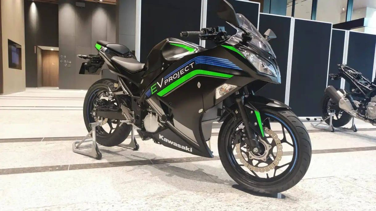 Elektromos gyártóvá válik a Kawasaki