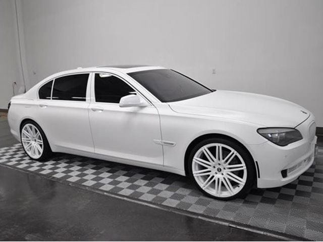Különleges BMW-t árul a sztárkosaras LeBron James