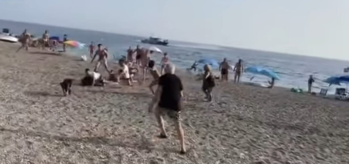 Strandolók fogtak el egy menekülő drogcsempészt Granadában – videó