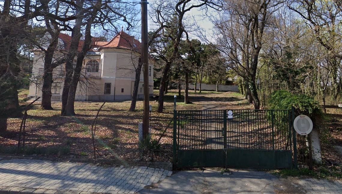 Pazar hegyvidéki telkén indít új vállalkozást Rákay Philip