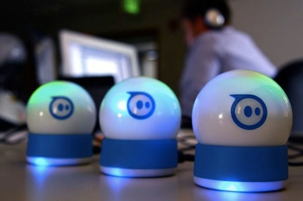 Okostelefonnal irányítható hi-tech robotgömb [videóval]
