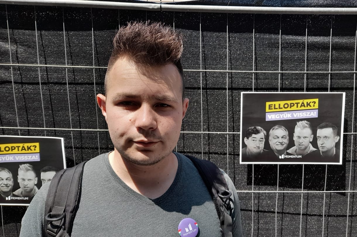Pedofilfejűnek nevezték, majd leköpték a Momentum debreceni képviselőjét