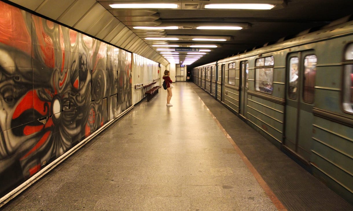 Füstszag miatt riasztották a tűzoltókat a hármas metróhoz