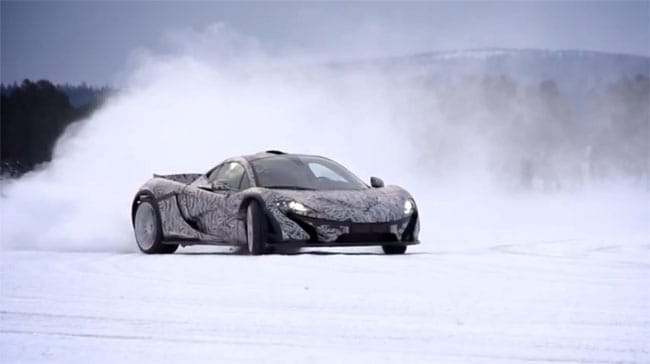 Mit tud egy 900 lóerős hibrid McLaren a hóban? - videó