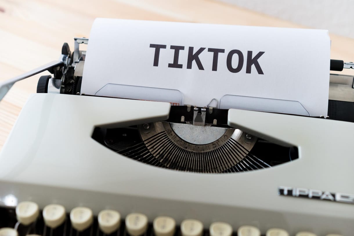 A TikTokról is kiszorítják a QAnon nevű szélsőséges mozgalmat