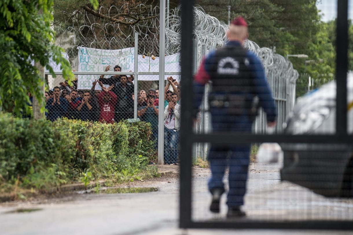 Nem tagadja a BÁH sem, hogy éheztetjük a menedékkérőket