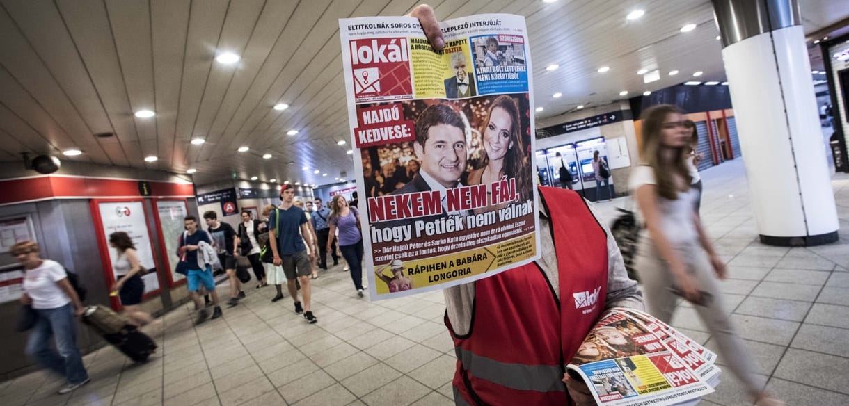 Állami cégek tízmilliárdjaiból megy a Fidesz burkolt szavazatvásárlása