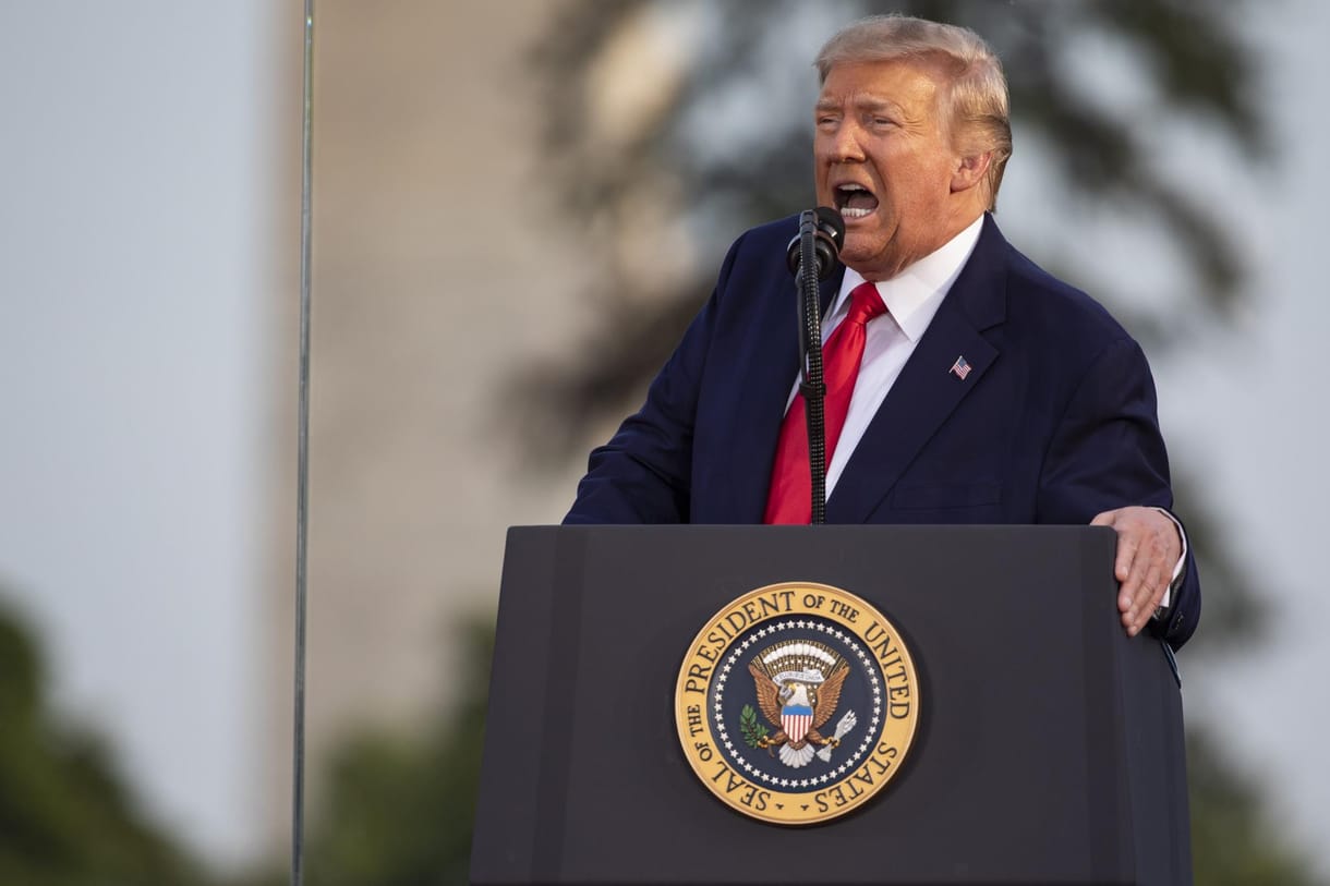 Lövések dördültek a Fehér Háznál, Trumpot kivitték a sajtótájékoztatóról