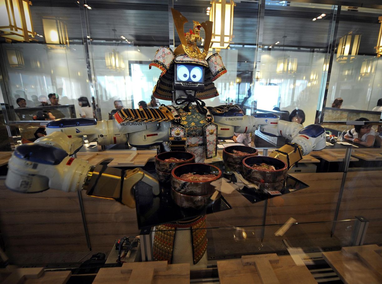 Egész nap robotolnak