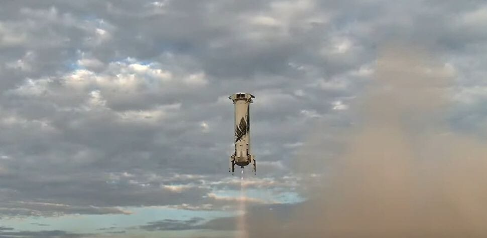 „Az egyik legsimább repülés” – nyolcadjára vitt turistákat az űrbe a Blue Origin űrhajója (videó)