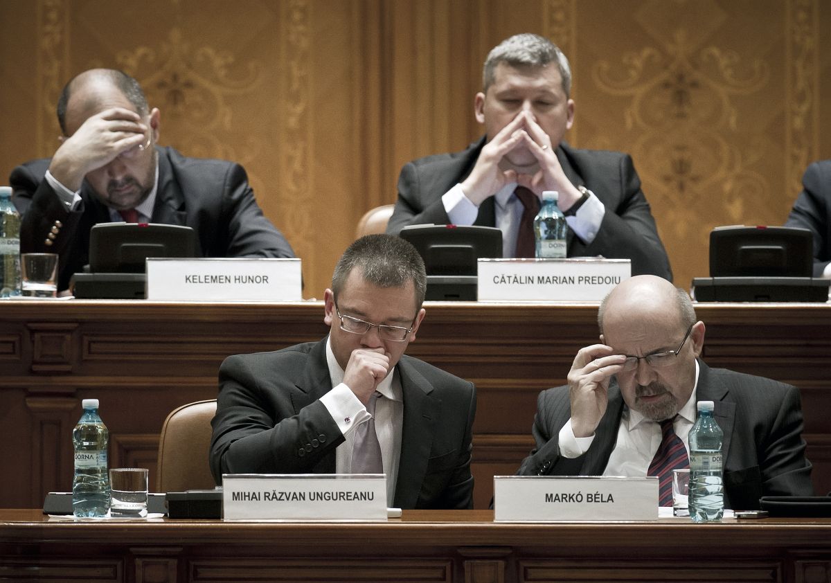 Megbukott a román kormány