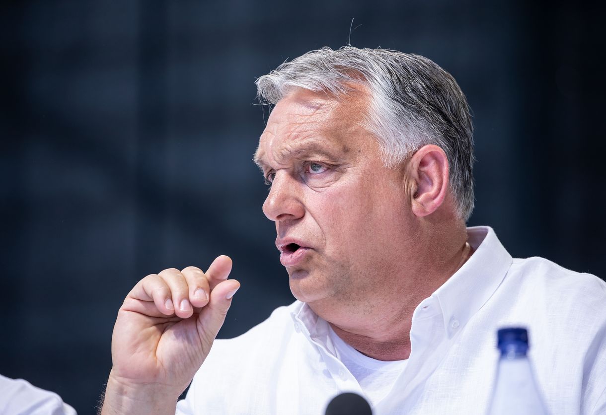 Orbán Viktor nemzeti érzéssel és a gyűlölt unió pénzével kerülné el a gazdasági recessziót