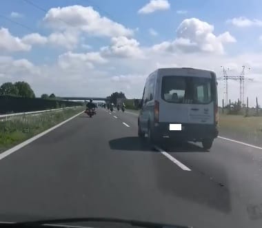 Az M3-as autópályát elfoglaló motorosok miatt szabadult el a kommentháború a Facebookon