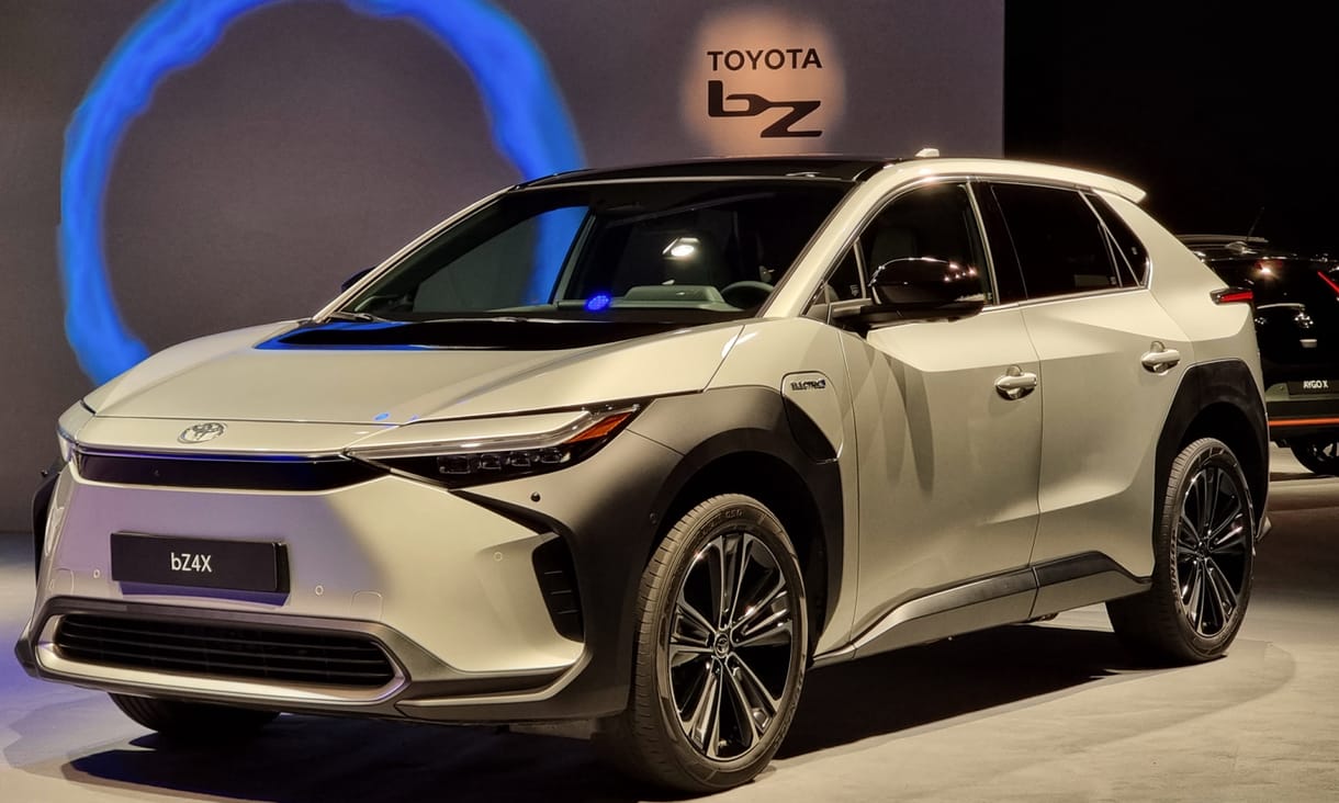 Az első igazi elektromos Toyota: testközelből találkoztunk a bZ4X-szel