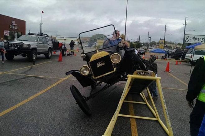 Így alázza le egy 100 éves Ford T-modell a modern terepjárókat is – videó