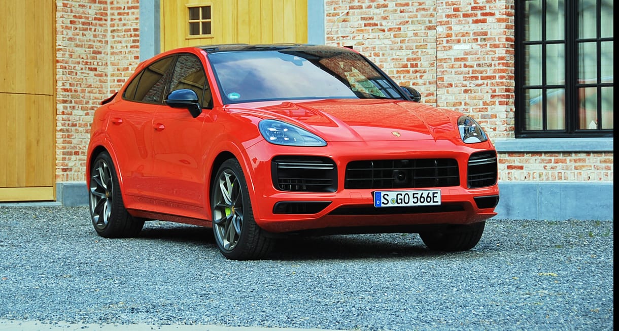 Vezettük a 680 lóerős Porsche SUV-t, ami ráadásul zöld rendszámos