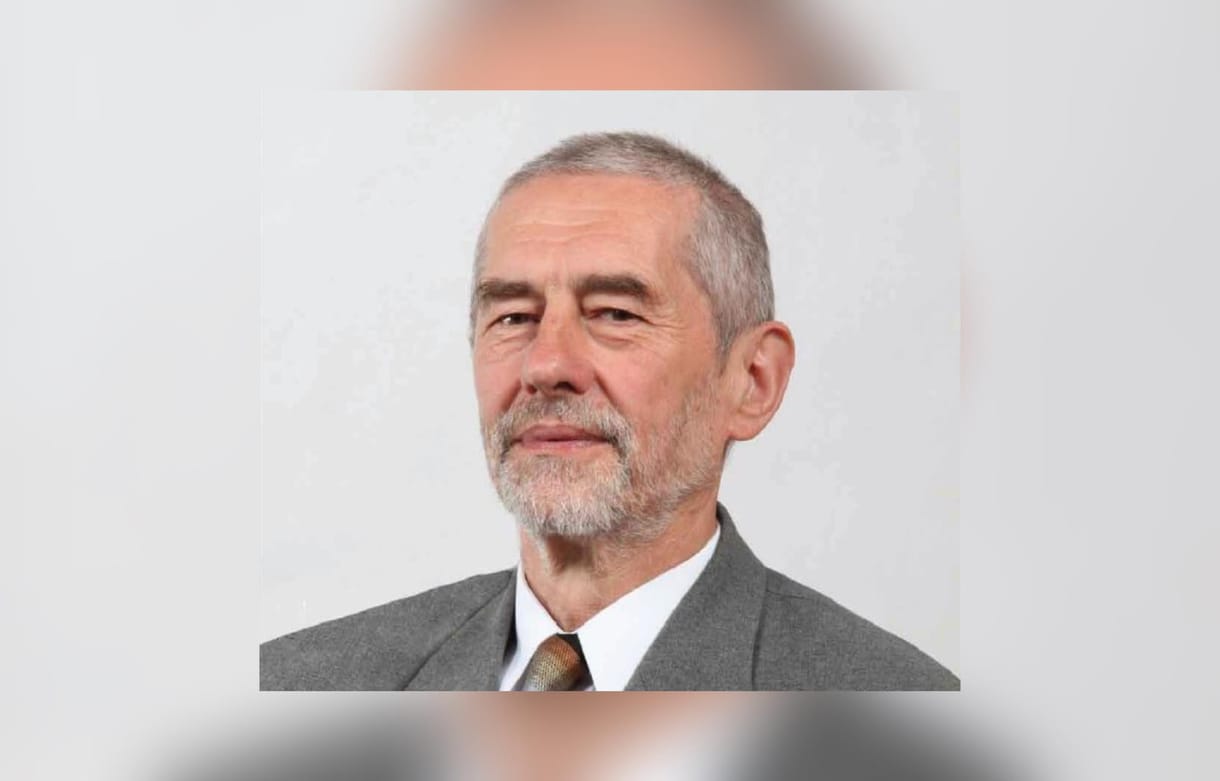 Hatvani László most 79 éves, 61 éve a matematikának, és most már az unokáinak is él