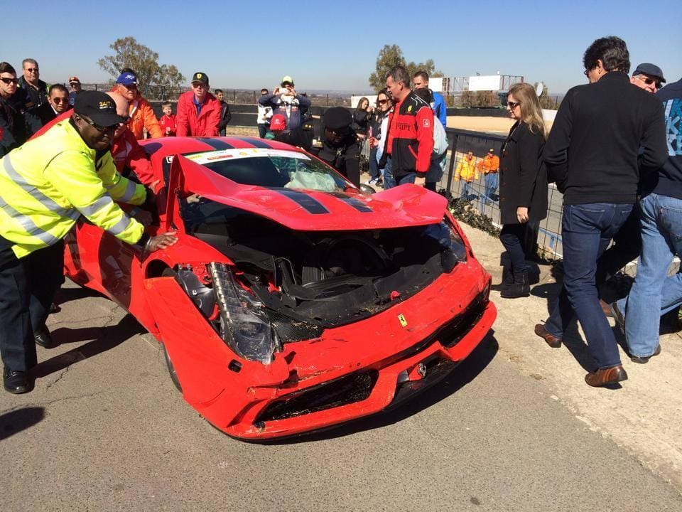 Csúnyán összetört egy Ferrari 458 Speciale Johannesburgban