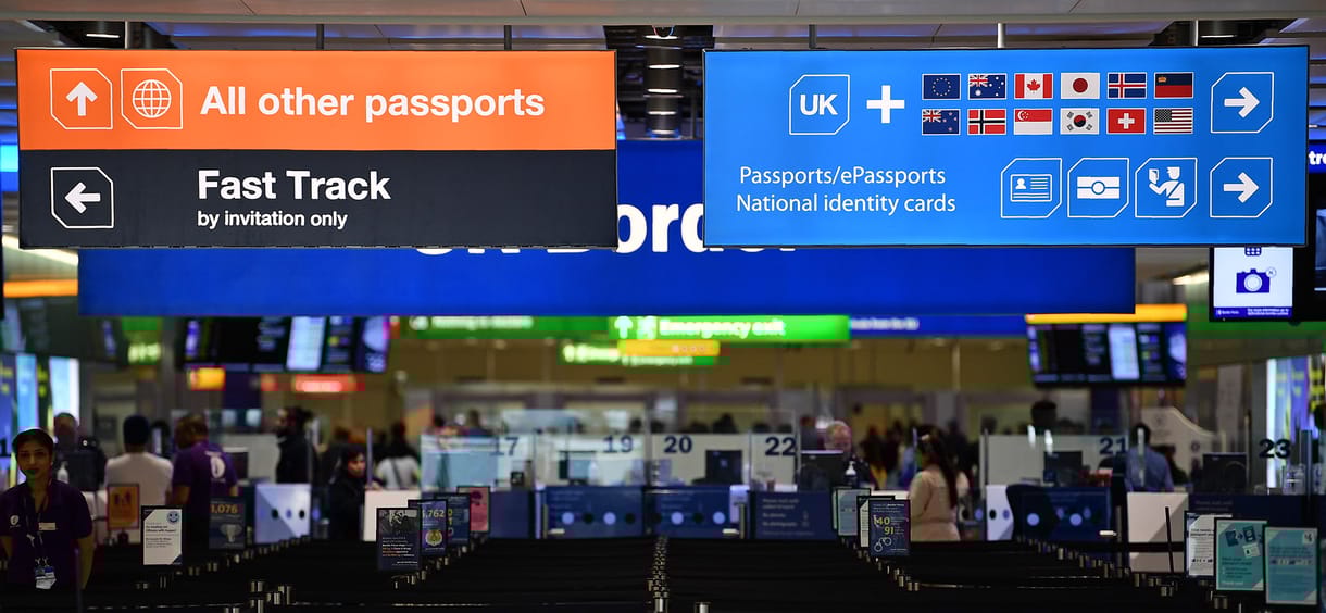 Karácsonykor és szilveszterkor is sztrájkolni fognak több brit reptér határőrei