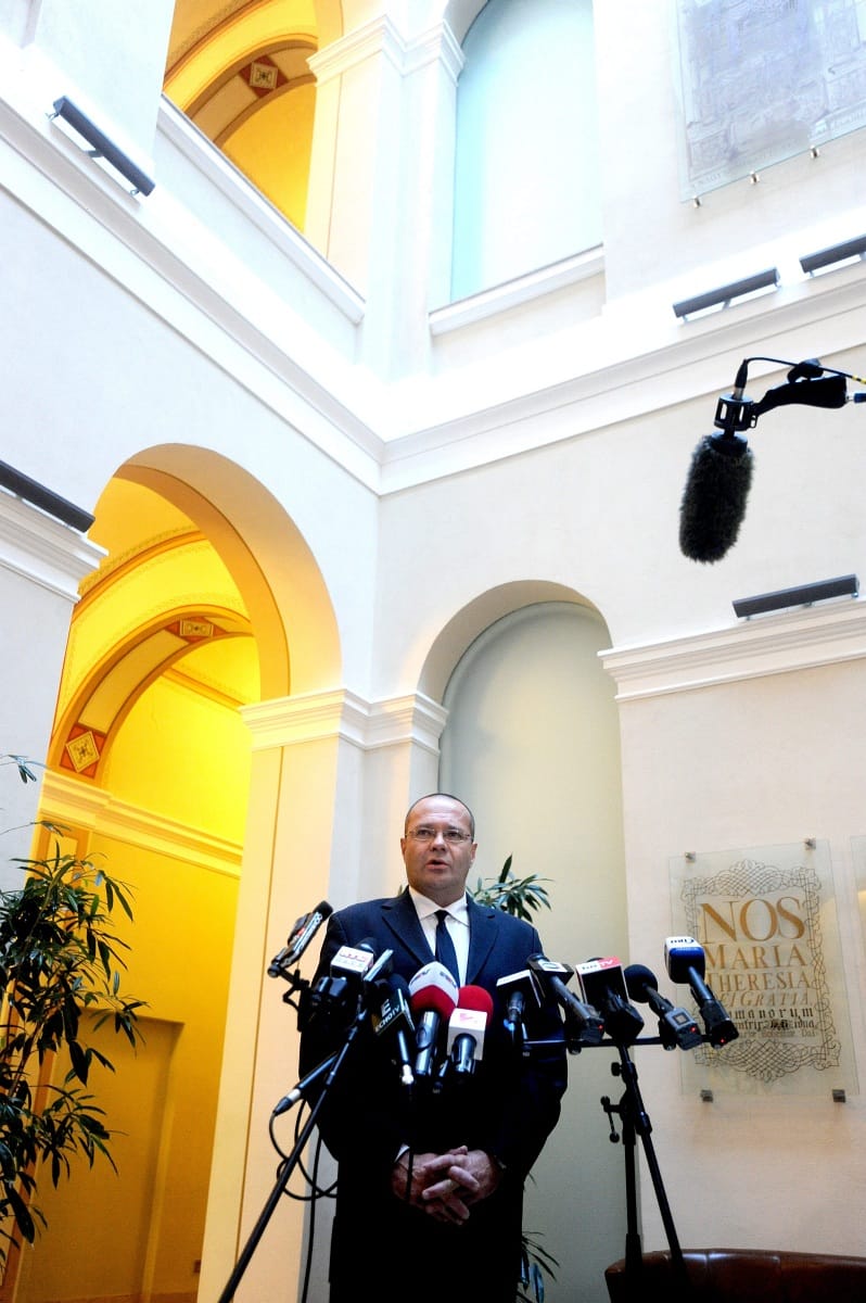 Gyanúsított lett a TF volt dékánja
