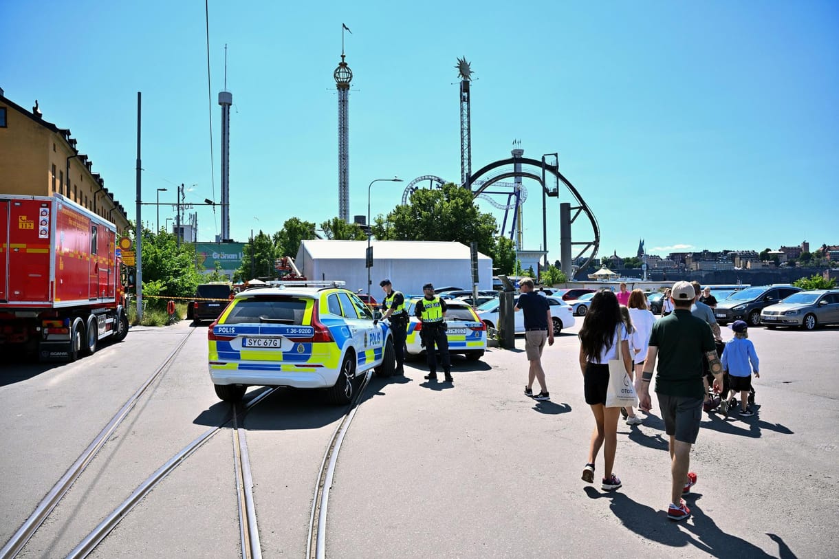 Hullámvasút siklott ki Stockholmban, egy ember meghalt