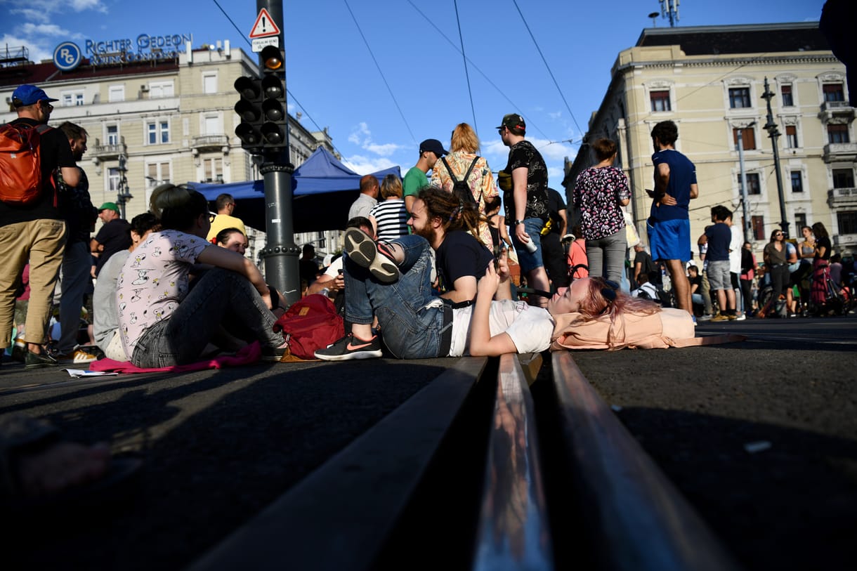Több ezres tüntetés kontra kétszínű baloldal – a tegnapi tüntetés a mai lapokban