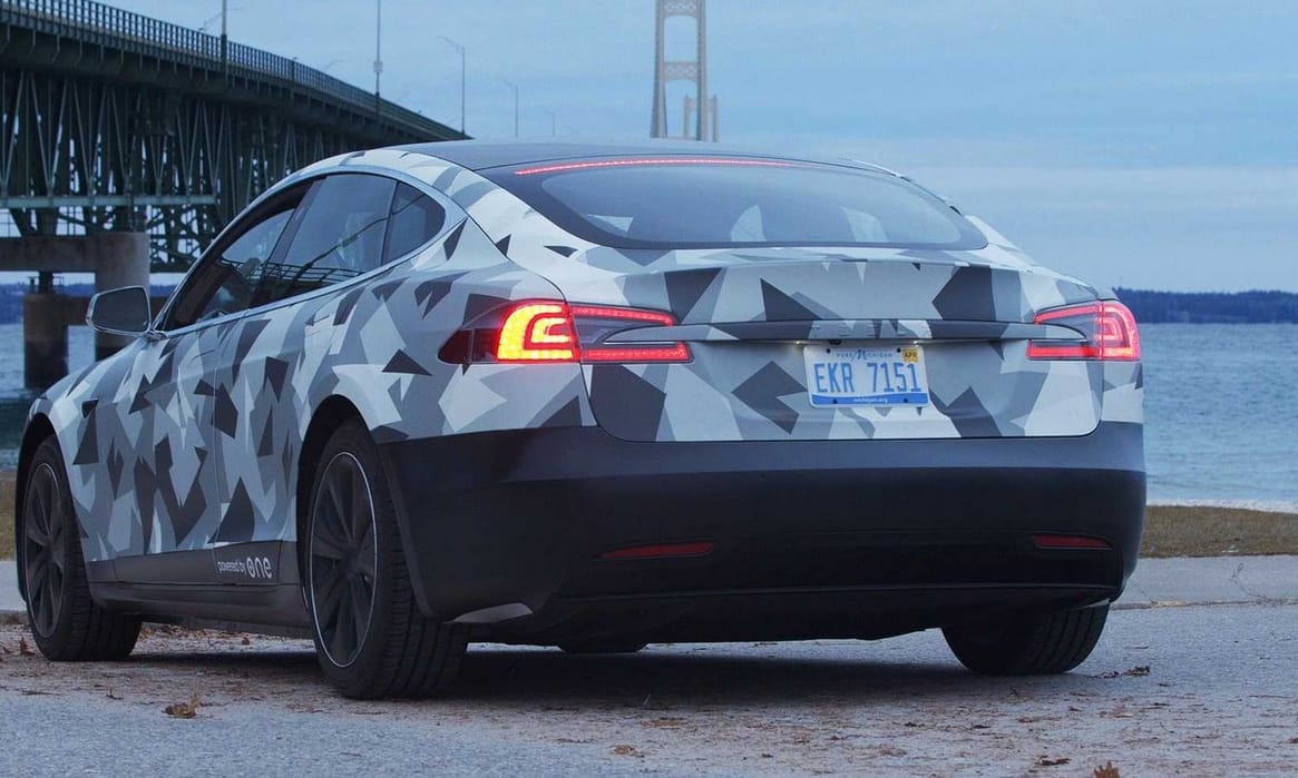 1210 kilométert egy töltéssel: szuper akkumulátor a Tesla Model S-ben