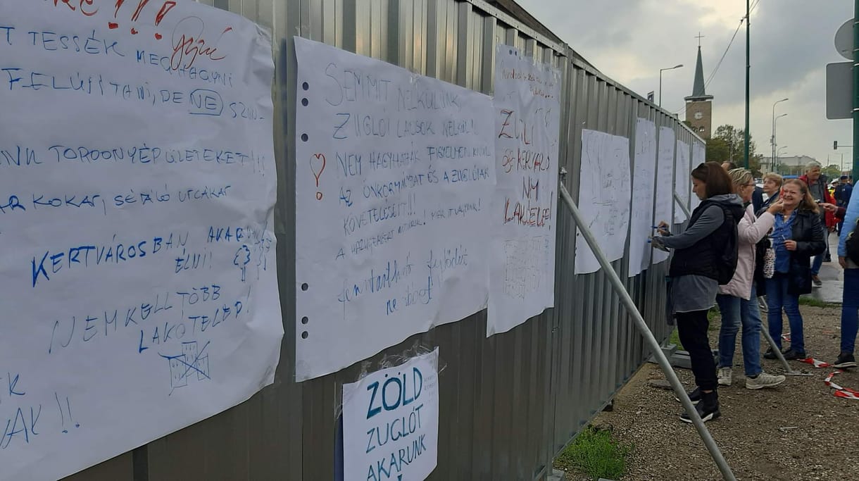 Tüntettek a zuglóiak a 250 milliárdos, főispán alá rendelt NER-beruházás ellen