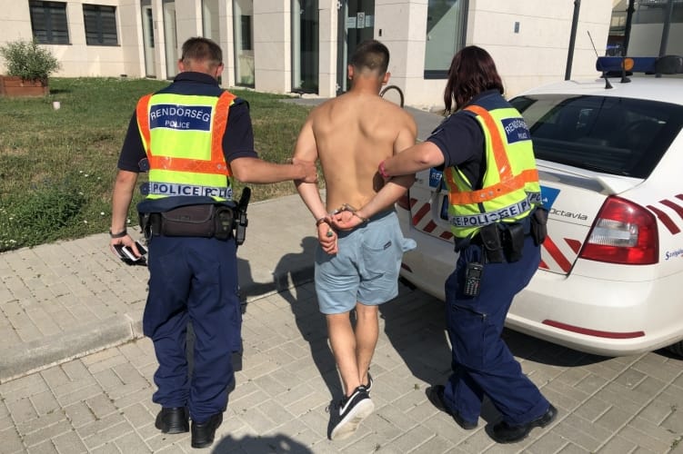 Leugrott a Velencei-tóra két budapesti fiatal, de rendőrségi ügy lett a vége