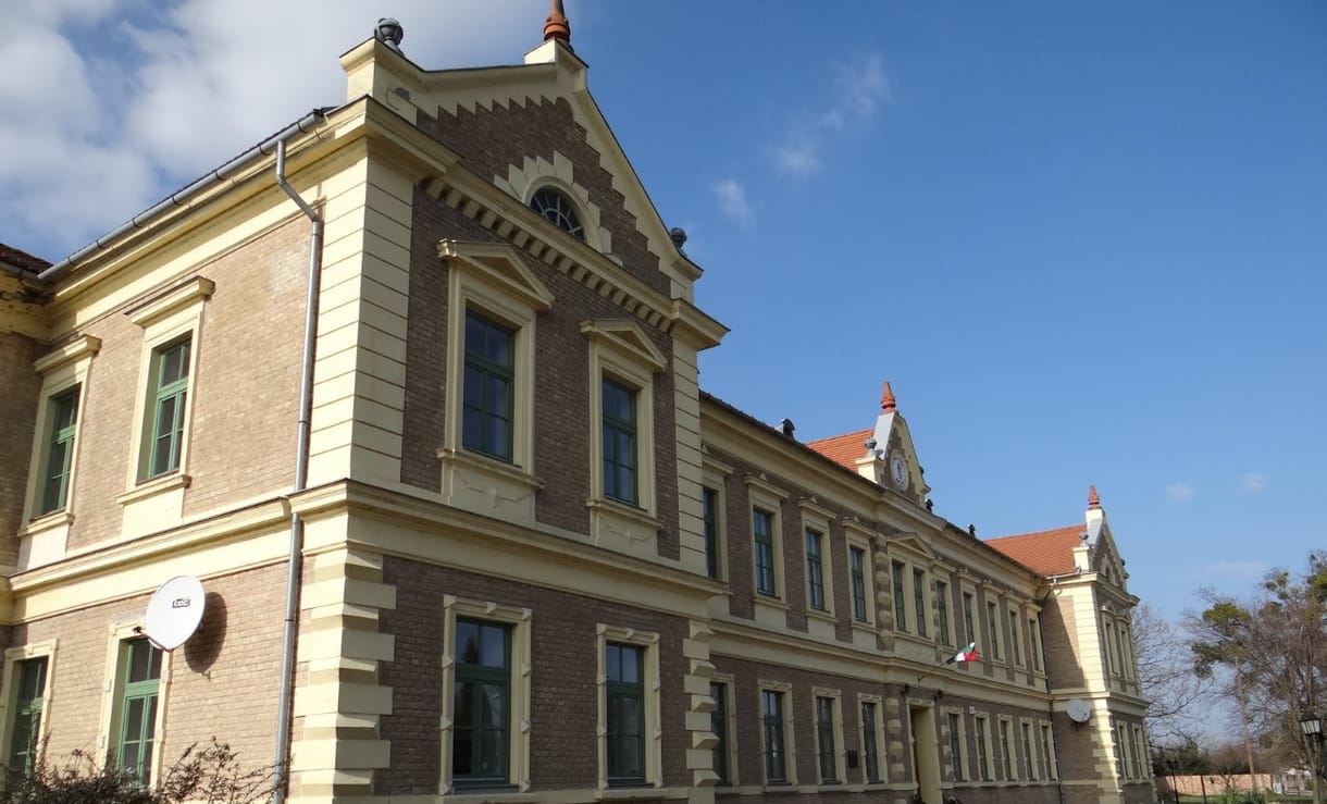 Nevet vált a katolikus egyházhoz kerülő tolnai gimnázium, jön a hittanoktatás