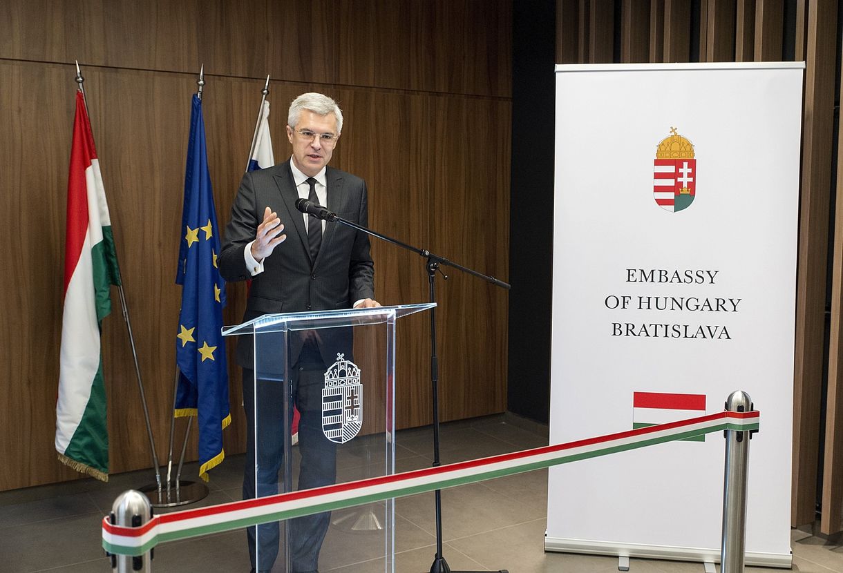 Szlovákia bekérette a pozsonyi magyar nagykövetet