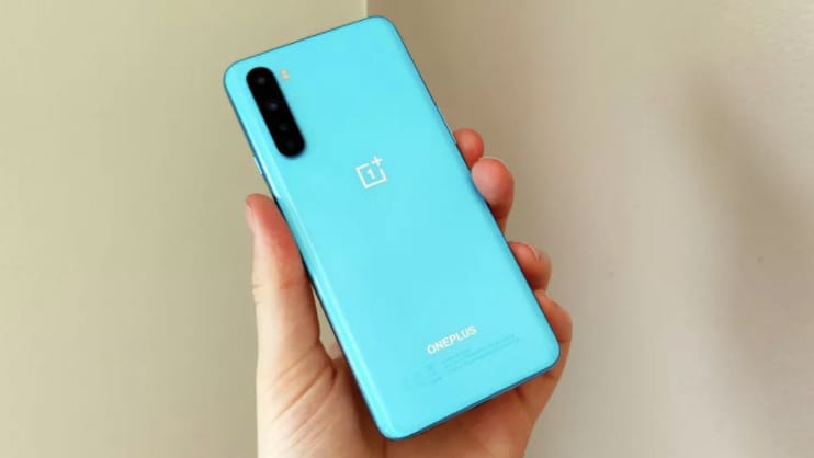 Napokon belül jön egy androidos telefon, olcsóbban, 5G-vel