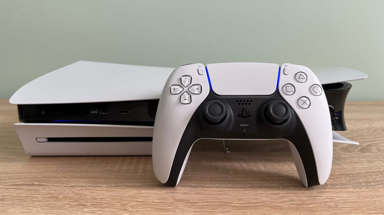 Egyik kezével adott, a másikkal elvett a Sony, de valójában mindkettővel jól jártak a játékosok – mit tud a PlayStation 5 Slim?