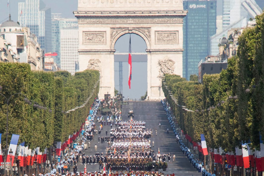230 éves a Bastille ostroma: díszszemle és letartóztatások a francia nemzeti ünnepen