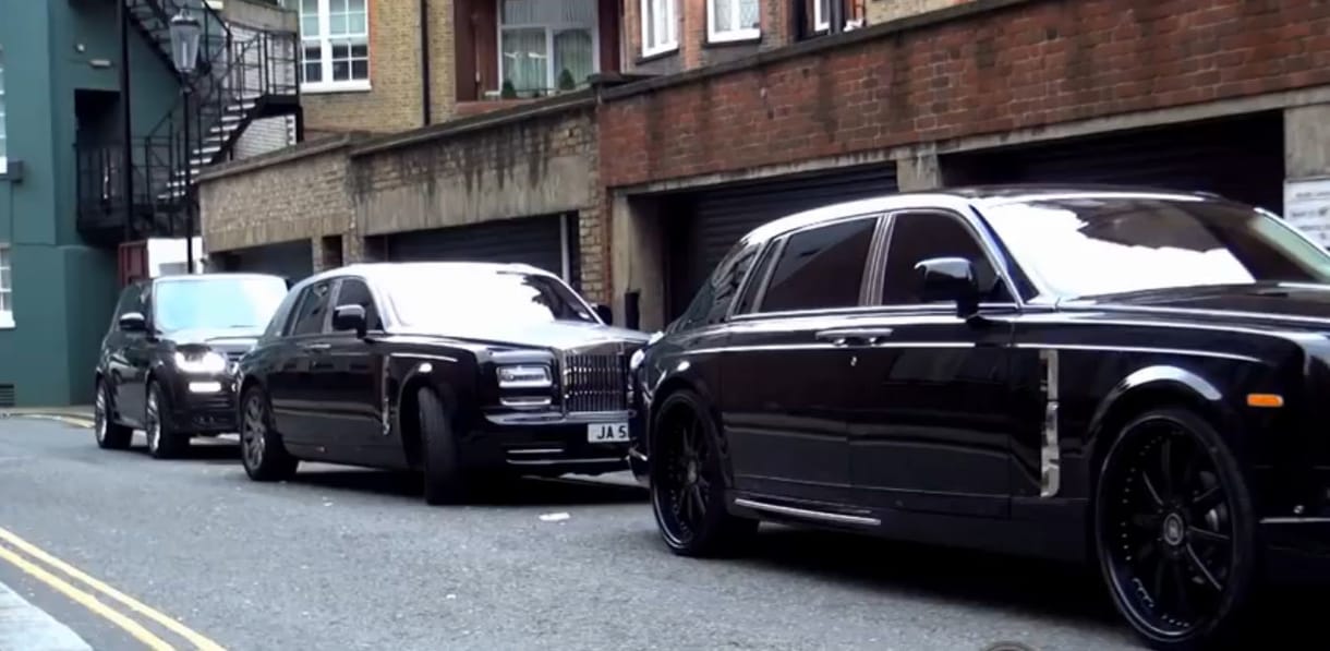 Ecclestone lányai luxusautó-konvojjal járnak vásárolni – videó