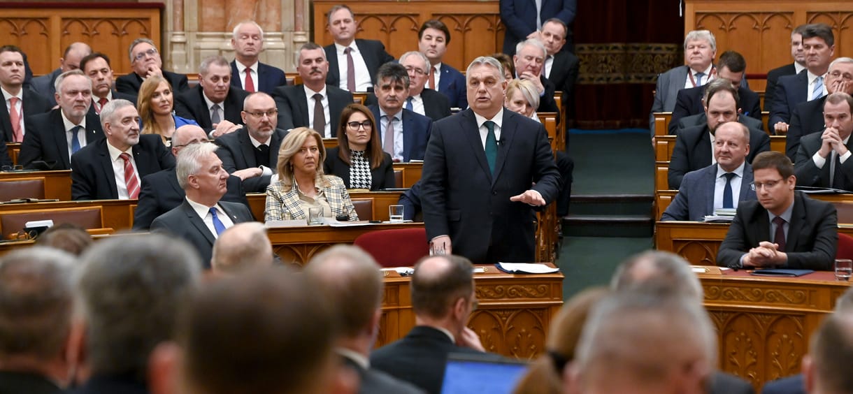 A státusztörvénytől a svéd NATO-abszurdig - ez volt a politika nagy színházának tavaszi évada