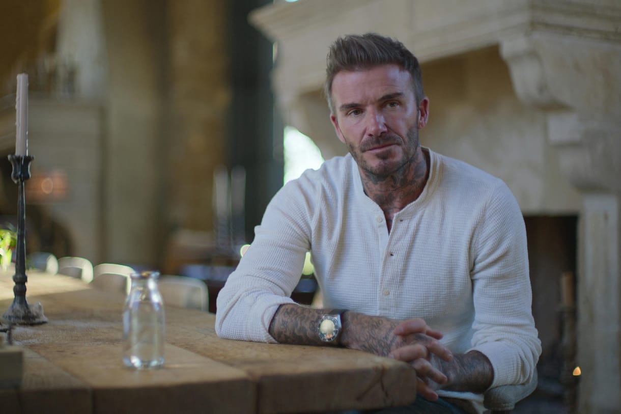 Még úgy is élvezetes és izgalmas a Beckham-sorozat, hogy van amit ápol és eltakar