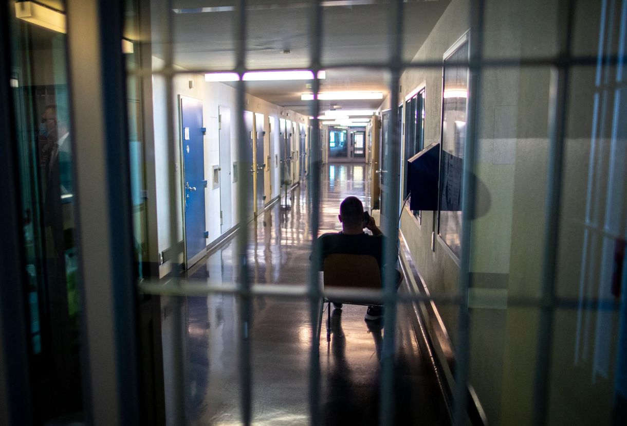Kisbabás anyák és ártatlanok is 18 fokban ülhetnek a celláikban
