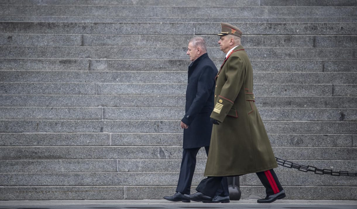 Megoldatlan ügyek állhatnak a honvéd vezérkar lefejezésének hátterében