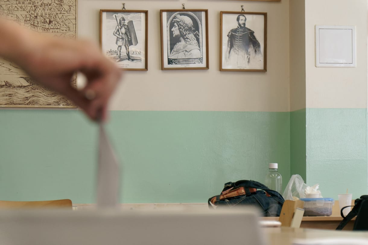 Budapesten lemaradtak a belső kerületek, vidéken Vas megye húzott el a 15 órás részvételi adat alapján