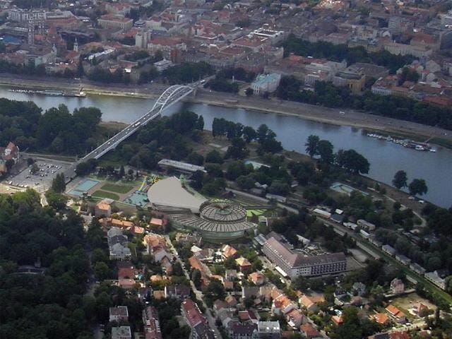 Átépítették a szegedi Belvárosi híd újszegedi hídfőjét
