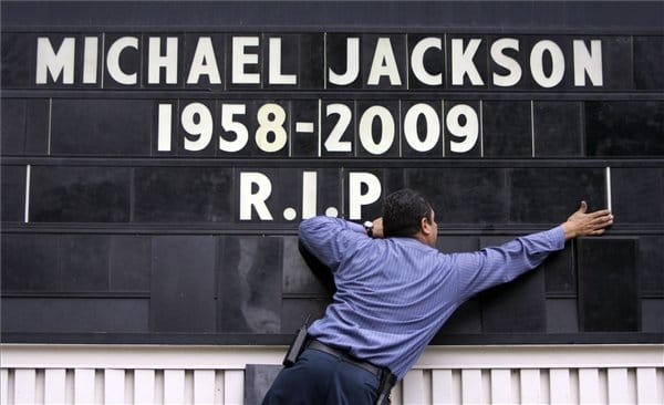 Öngyilkos lett Michael Jackson, nem megölték