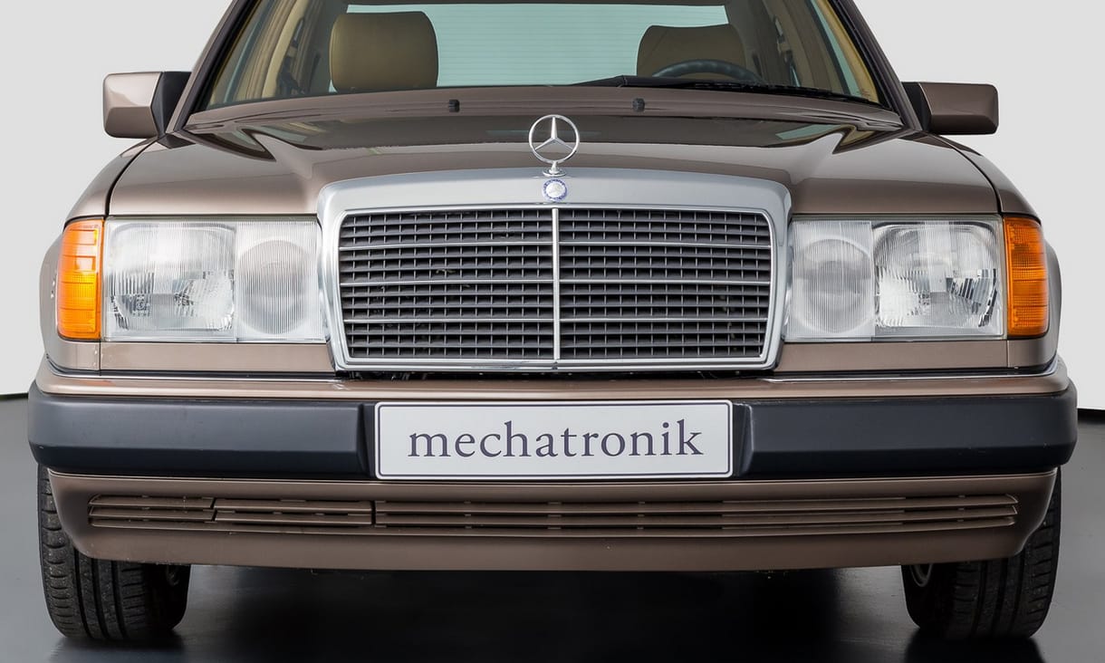 Nem elírás: 378 kilométer van ebben az eladó 29 éves Mercedesben